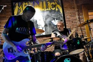 20250425 FOTO male LIVEband Retro Rock Pub MARTIN 15.JPG